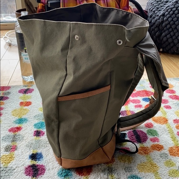 backpack - Picture 4 of 4